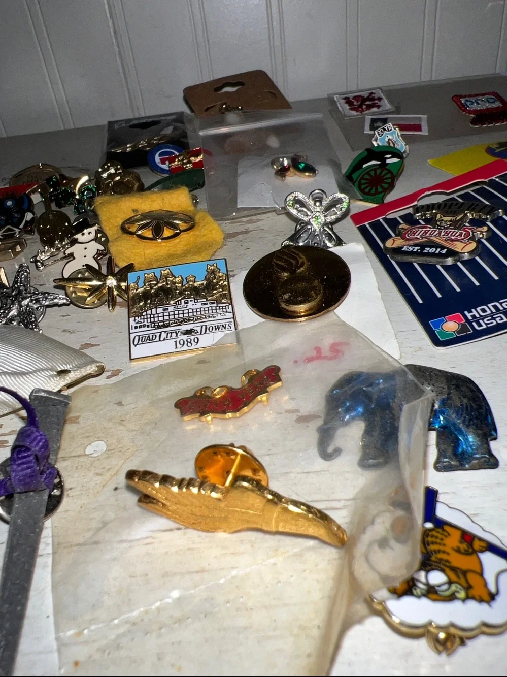 Lot of vintage pins advertising gold filled